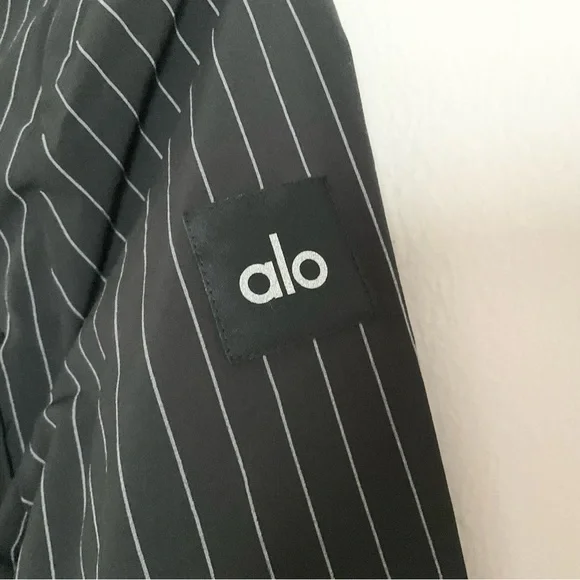Alo Yoga Cropped Pinstripe Main Character Full Zip Jacket Black/Titanium XS